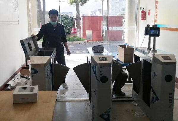 翼閘測(cè)溫人臉識(shí)別機(jī)安裝