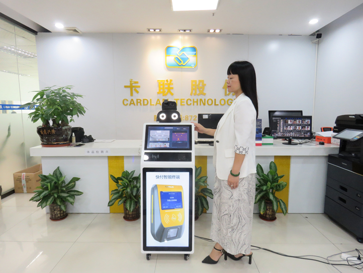 學校測溫機器人